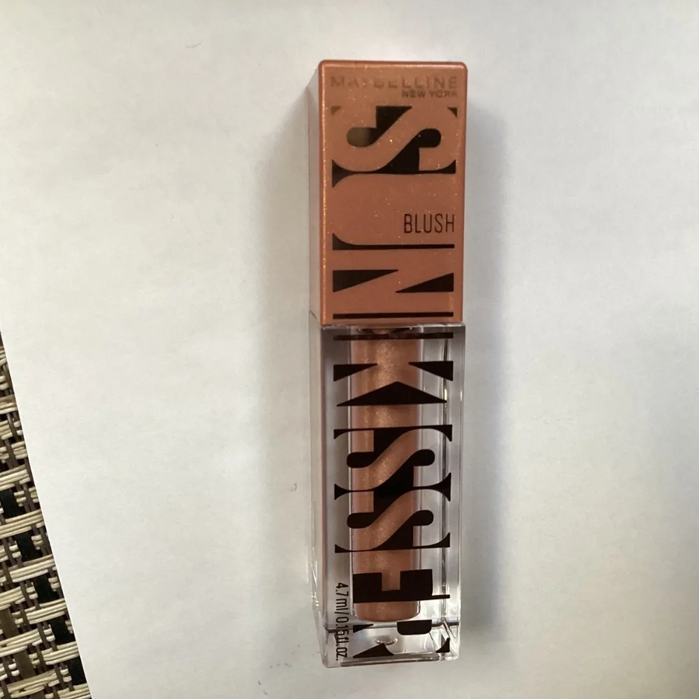 Maybelline Blush 08 Shades on 4.7 ml  NEW